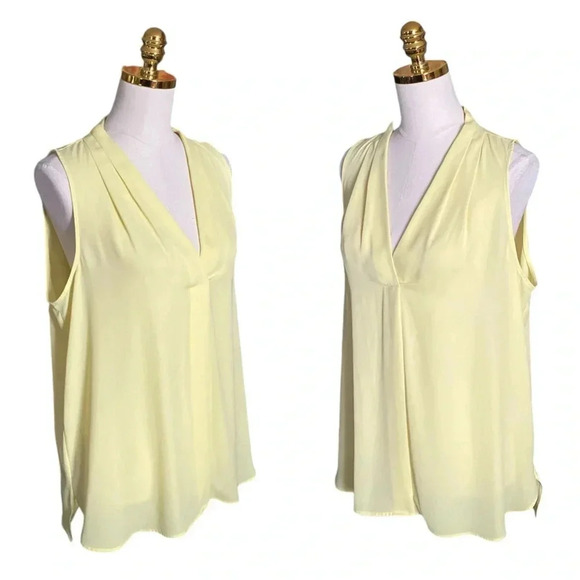 VINCE CAMUTO | INVERTED-PLEAT SLEEVELESS BLOUSE IN WILD DAISY SIZE M - Picture 3 of 8